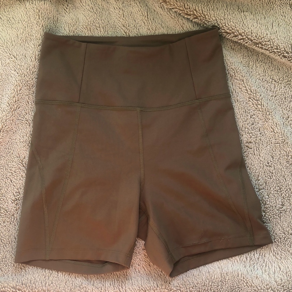 Girlfriend Collective High Run Short in spruce size small
